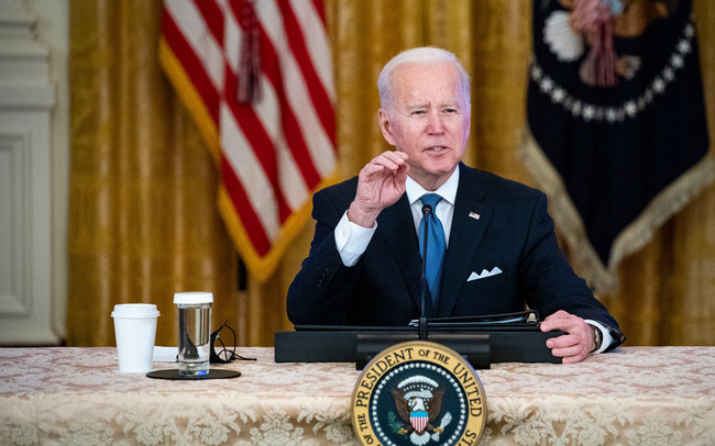 Tổng thống Biden gọi phóng viên là "thằng khốn ngu ngốc" khi bị hỏi về lạm phát