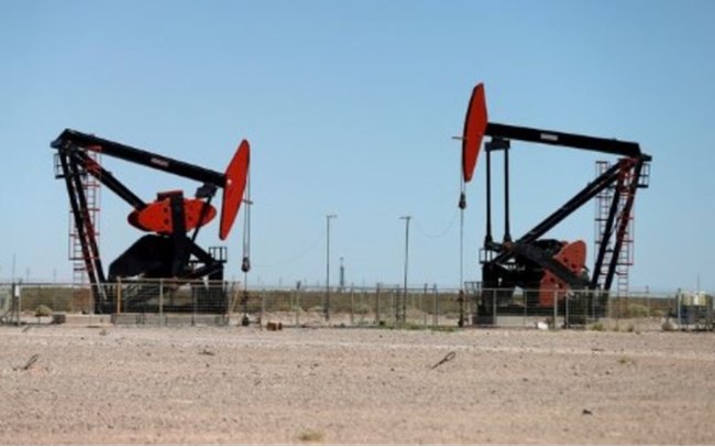 Giá dầu tiếp tục ‘biểu tình’, WTI vượt 93 USD, Brent gần chạm 94 USD