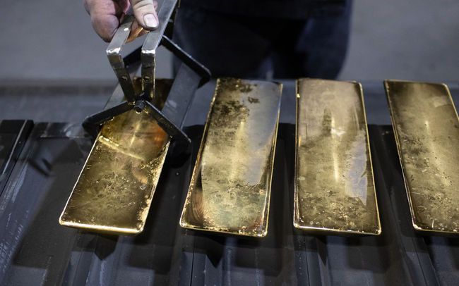 Ukraine bán hàng tỉ USD vàng để cầm cự