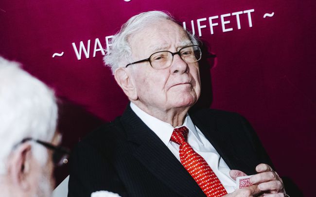Giới đầu tư lo sợ trước khả năng Warren Buffett rút 8 tỷ USD và nói lời 'từ biệt' với gã khổng lồ xe điện Trung Quốc