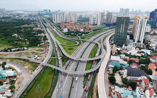 Đầu tư Hạ tầng Kỹ thuật Thành phố Hồ Chí Minh (CII) báo lãi ròng 6 tháng cao gấp 7 lần cùng kỳ, đang đi vay gần 15.000 tỷ đồng cuối quý 2