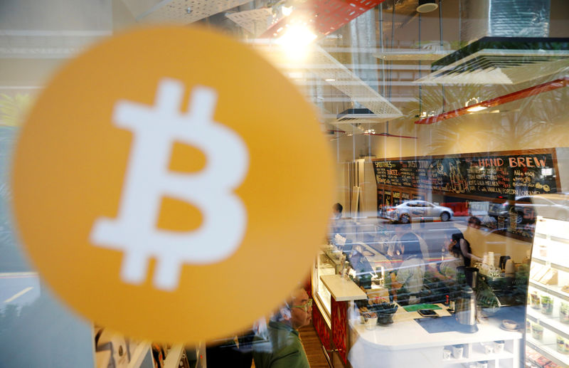 Bitcoin tăng trở lại mức 20K USD, các đồng tiền điện tử khác tăng giá, khi đồng đô la giảm