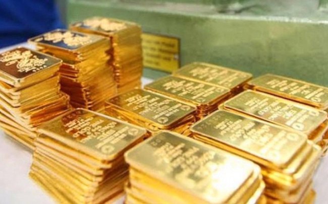 Chênh lệch giá vàng trong nước và thế giới tiếp tục neo mức cao