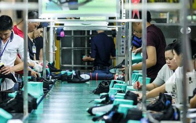 Chuỗi sản xuất giày dép toàn cầu chuyển dần từ Trung Quốc sang Việt Nam