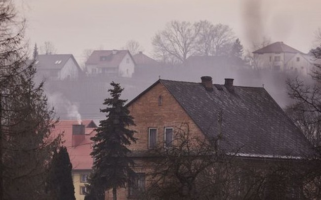 Thiếu năng lượng, nhiều người ở Ba Lan tìm mọi cách để sưởi ấm trong mùa đông lạnh giá