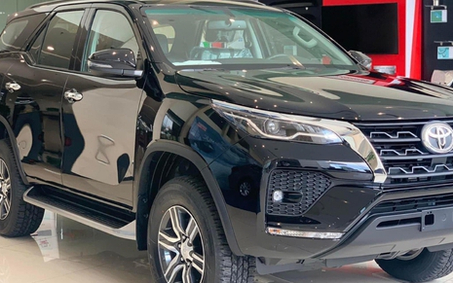 Toyota Fortuner 2022 thêm trang bị, giá tăng cao nhất 42 triệu đồng tại Việt Nam