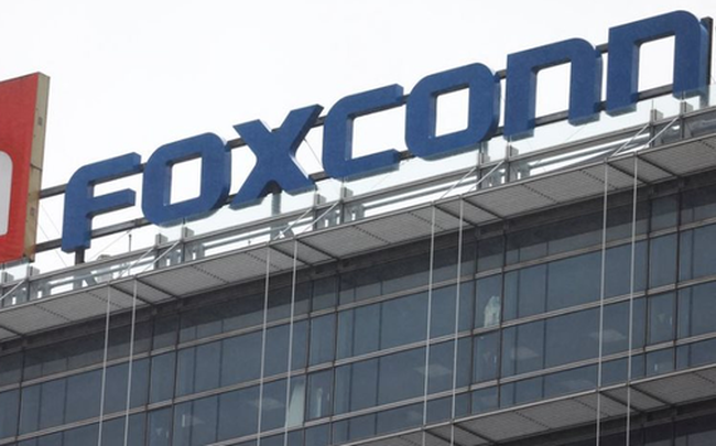 Công nhân lũ lượt rời nhà máy Foxconn, Apple đối mặt thêm thách thức