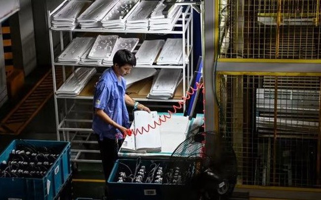 Các nhà máy ở Trung Quốc chật vật vì đơn hàng giảm xuống một nửa