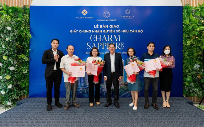 DCT Partners Việt Nam bàn giao sổ hồng cho cư dân Charm City