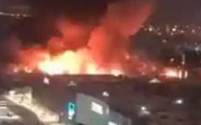 Cháy lớn tại trung tâm mua sắm ở Nga