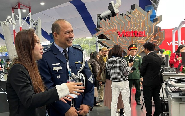 Viettel hiện thực khát vọng ‘go global’ với nghiên cứu công nghệ cao tại Vietnam Defence 2022