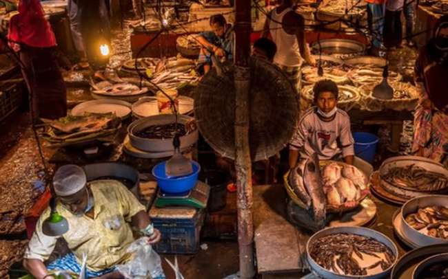 Ngôi sao kinh tế châu Á "gục ngã dưới vũng lầy": Nhiều người thành phố đói hơn cả ở nông thôn, đến thịt cũng không mua nổi