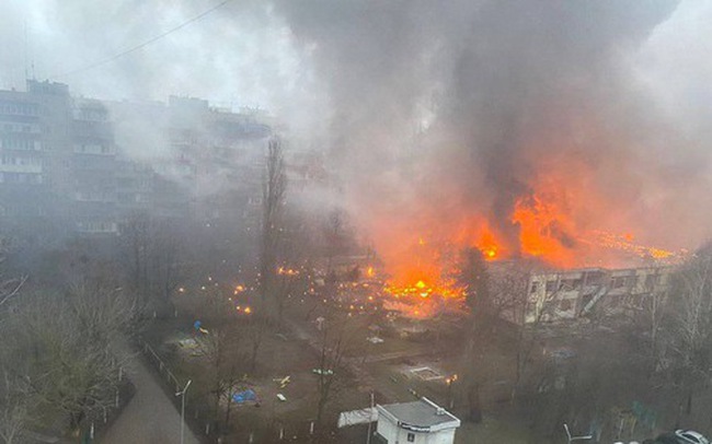 Bộ trưởng Nội vụ Ukraine chết trong vụ trực thăng rơi gần nhà trẻ