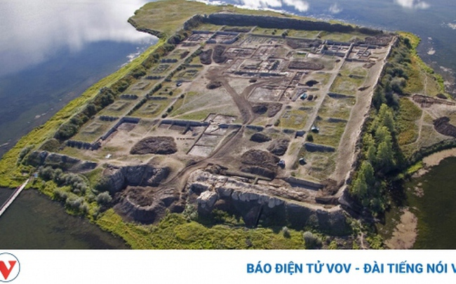 Por-Bazhyn - Pháo đài bí ẩn trên hòn đảo xa xôi ở Siberia
